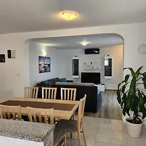  Apartment Loborika D&j
